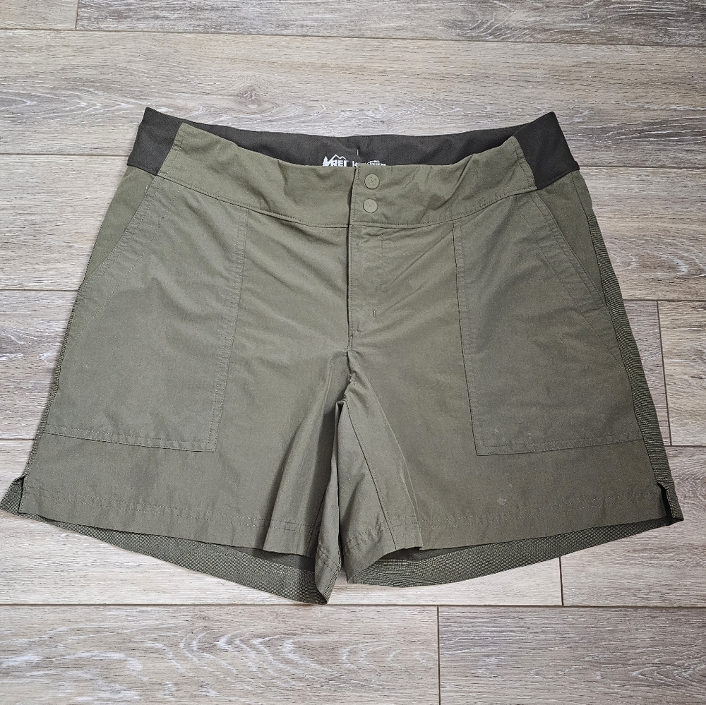Womens REI shorts sz 14